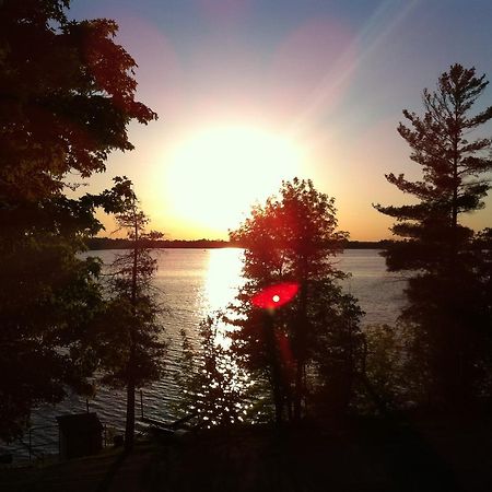 Lake Dalrymple Resort Lagoon City Екстериор снимка