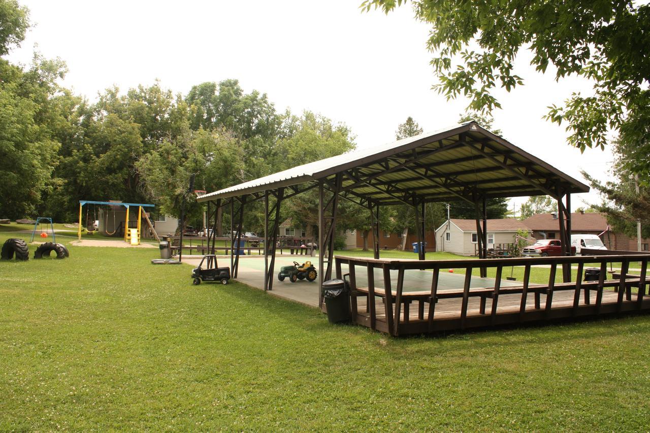 Lake Dalrymple Resort Lagoon City Стая снимка