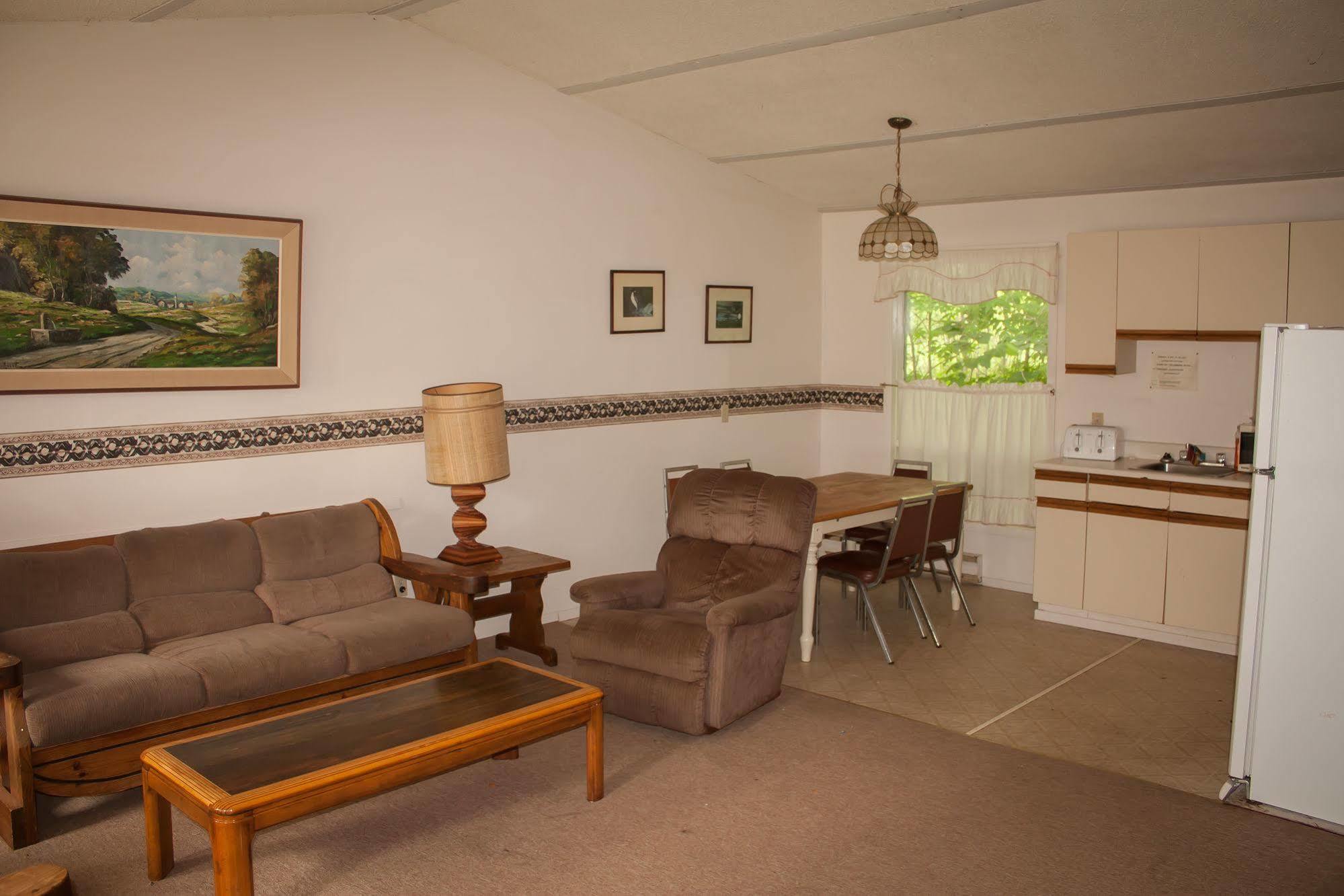 Lake Dalrymple Resort Lagoon City Екстериор снимка