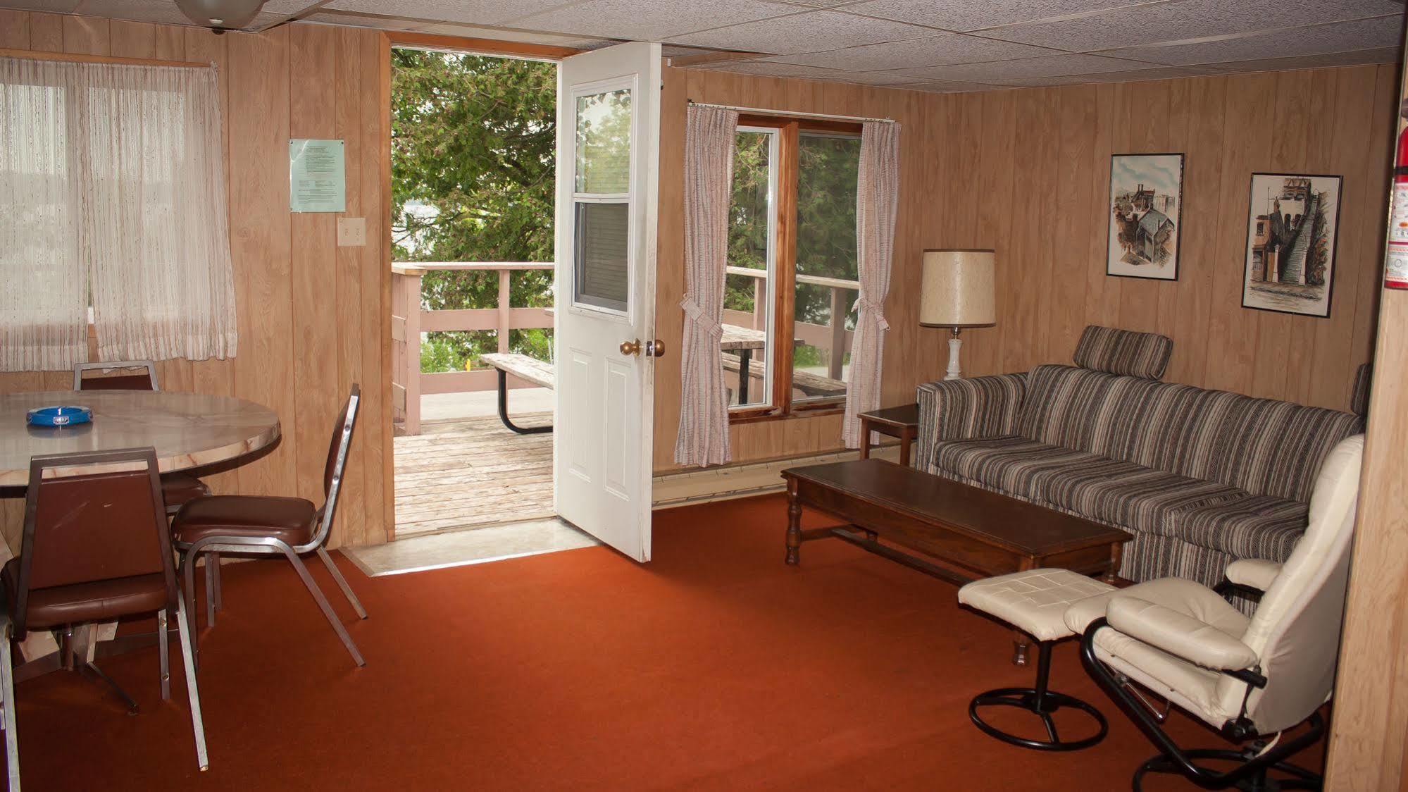 Lake Dalrymple Resort Lagoon City Екстериор снимка