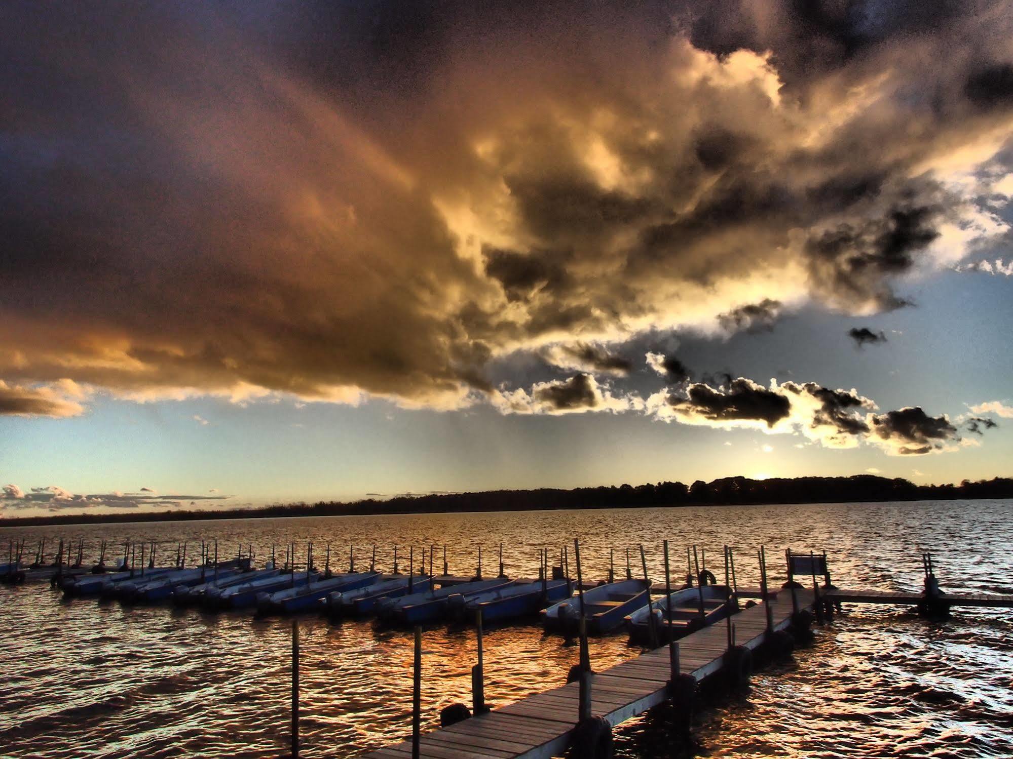 Lake Dalrymple Resort Lagoon City Екстериор снимка