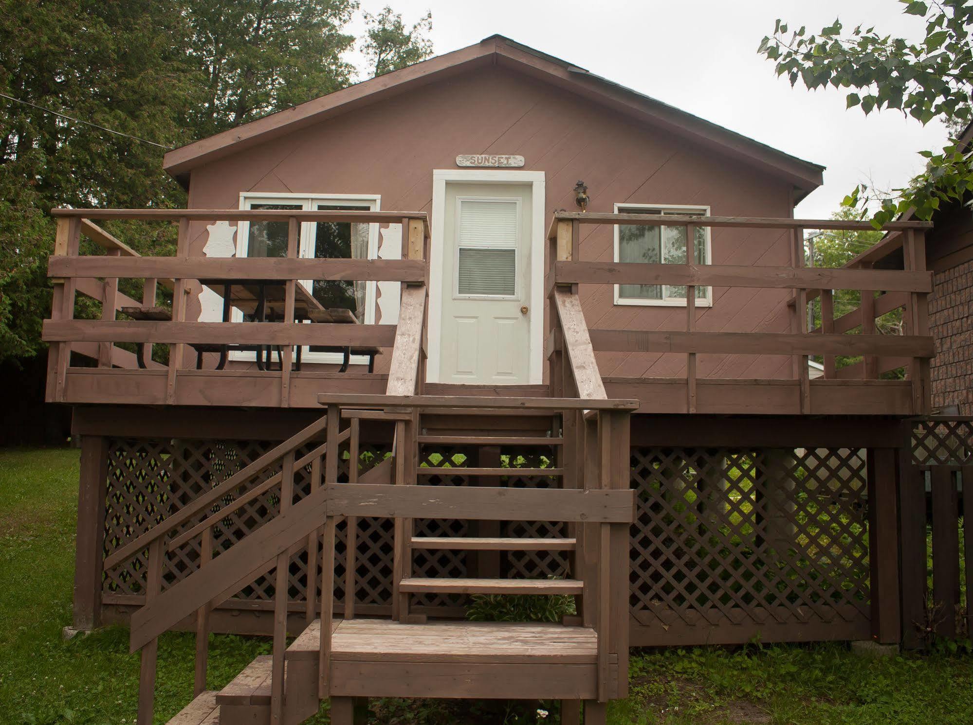 Lake Dalrymple Resort Lagoon City Екстериор снимка