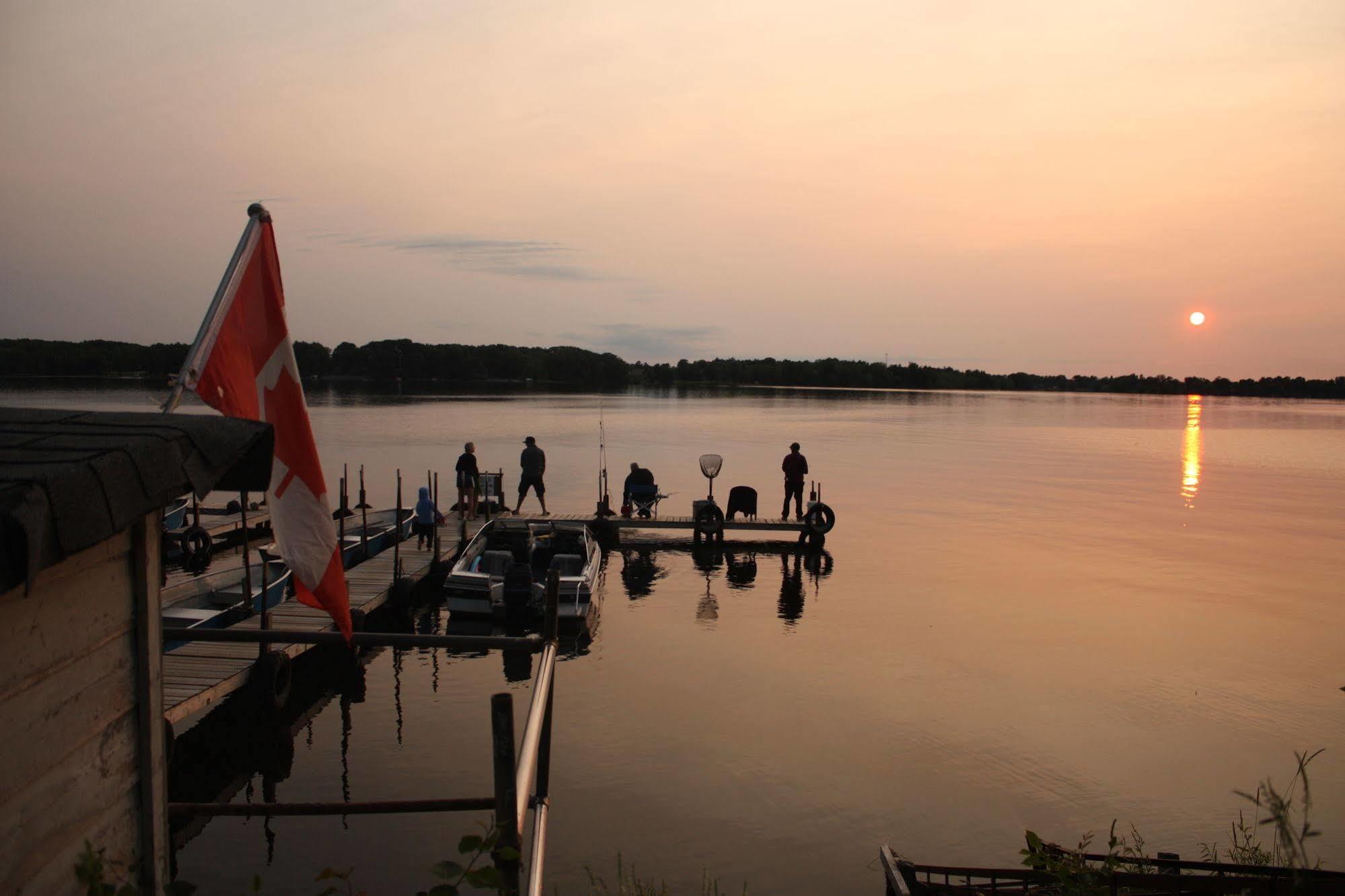 Lake Dalrymple Resort Lagoon City Екстериор снимка