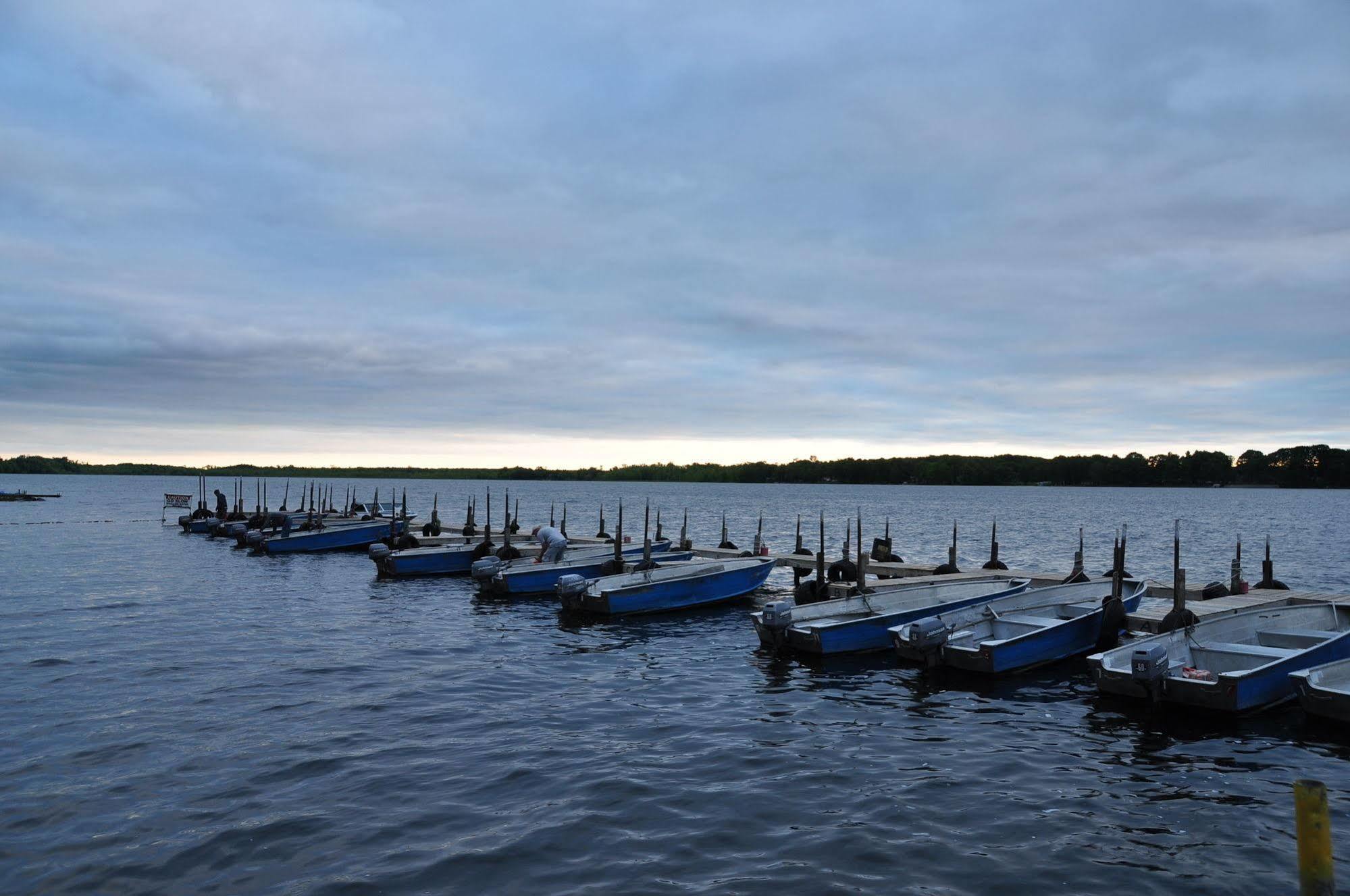 Lake Dalrymple Resort Lagoon City Екстериор снимка