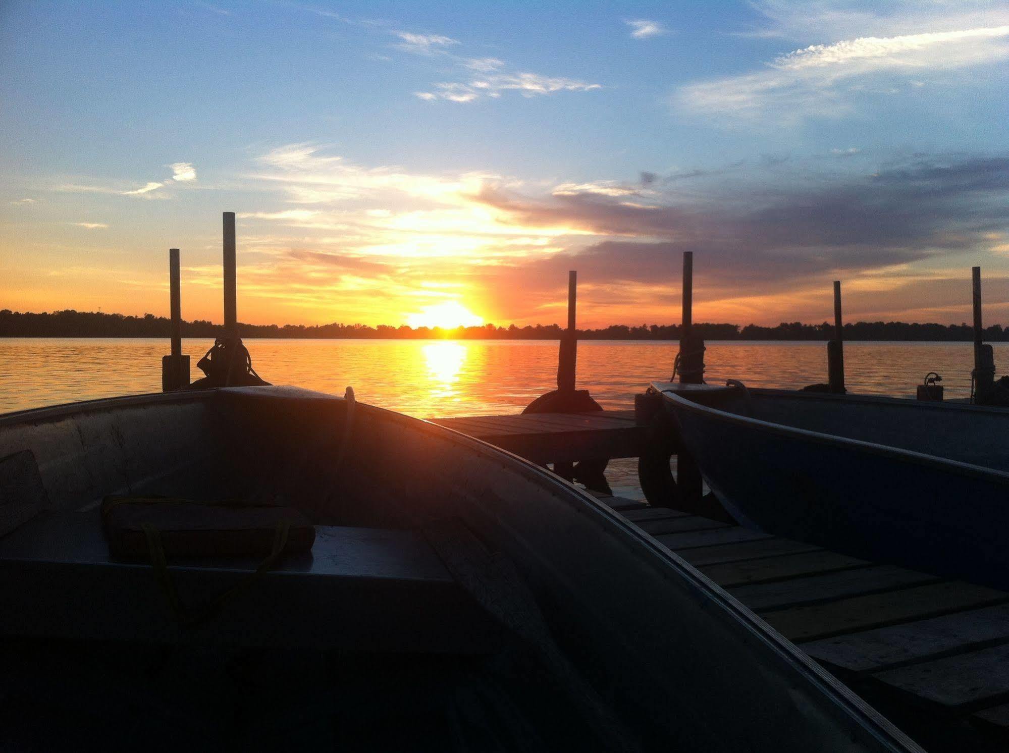Lake Dalrymple Resort Lagoon City Екстериор снимка